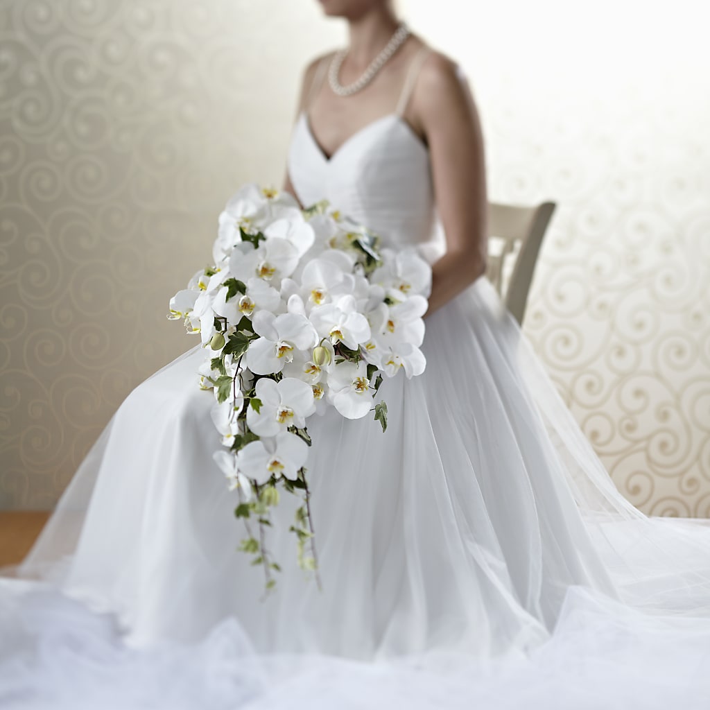 Classic White Bouquet – DAISY'S FLOWER SHOP, Hemet CA