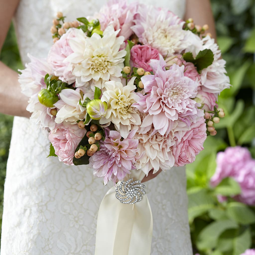 Heart's Promise Bouquet – DAISY'S FLOWER SHOP, Hemet CA