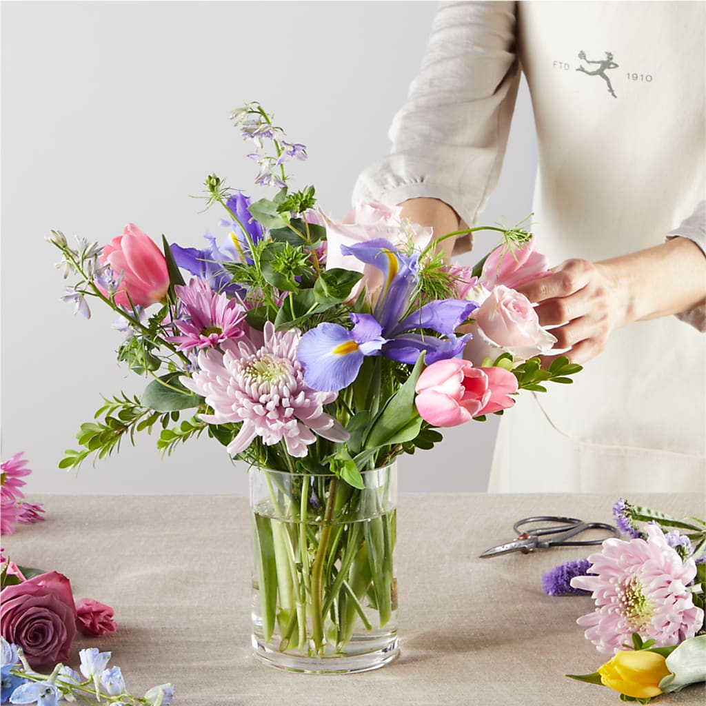 Pastel Tradition - A Florist Original – DAISY'S FLOWER SHOP, Hemet CA