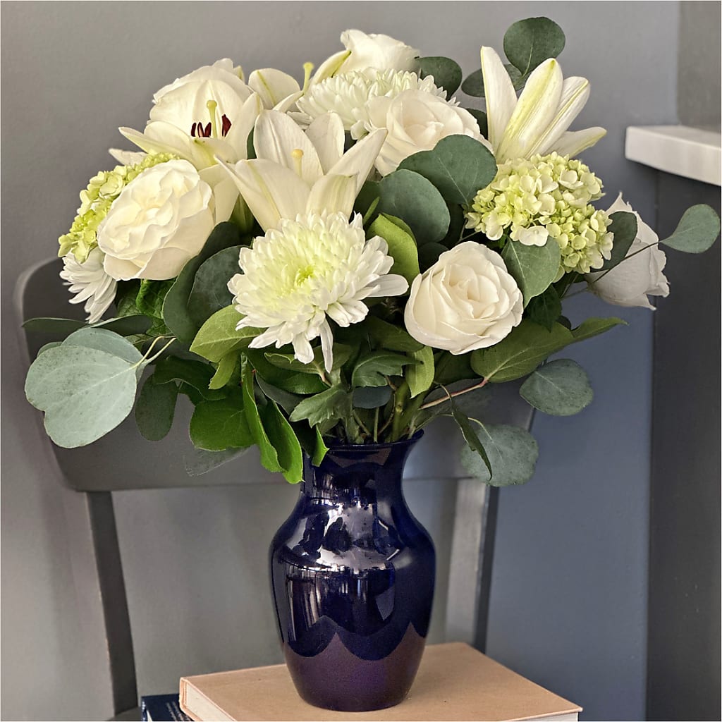 Snowy Dreams Bouquet – DAISY'S FLOWER SHOP, Hemet CA