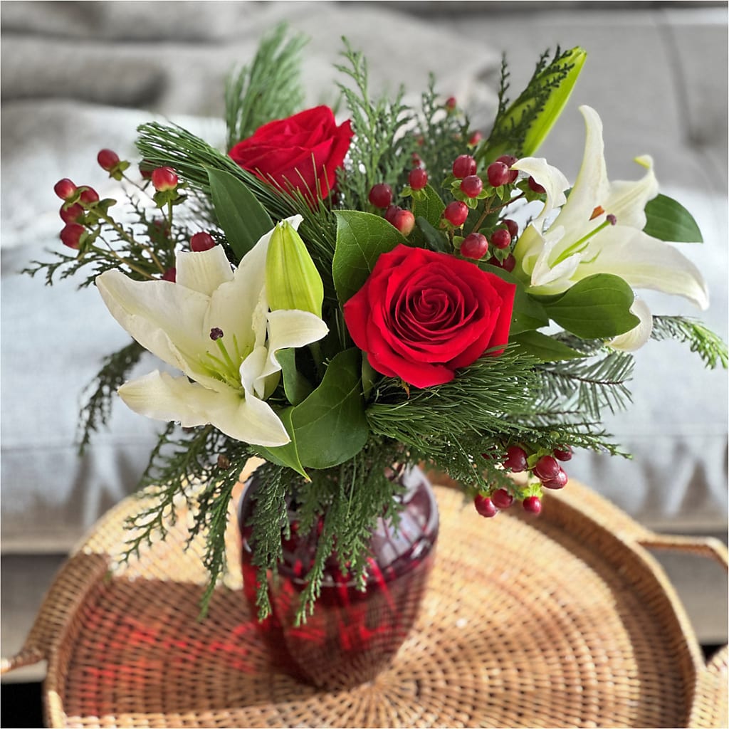 Evergreen Delight Bouquet – DAISY'S FLOWER SHOP, Hemet CA